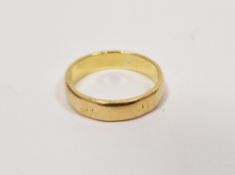 22ct gold wedding ring, 4.6g, size M
