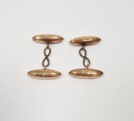 Pair 9ct gold double-torpedo pattern cufflinks with metal chains, all engraved, gross weight 3.4g