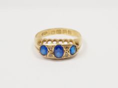 18ct gold and blue stone ring set three oval facet-cut graduated stones alternating with four tiny