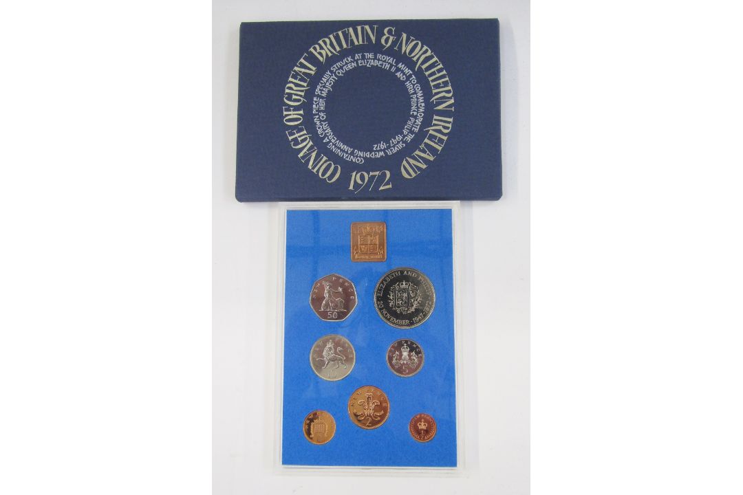 UK proof sets (8), dates 1972, 1976, 1977, 1975, 1976, 1974, most sets showing toning on lower - Image 4 of 8