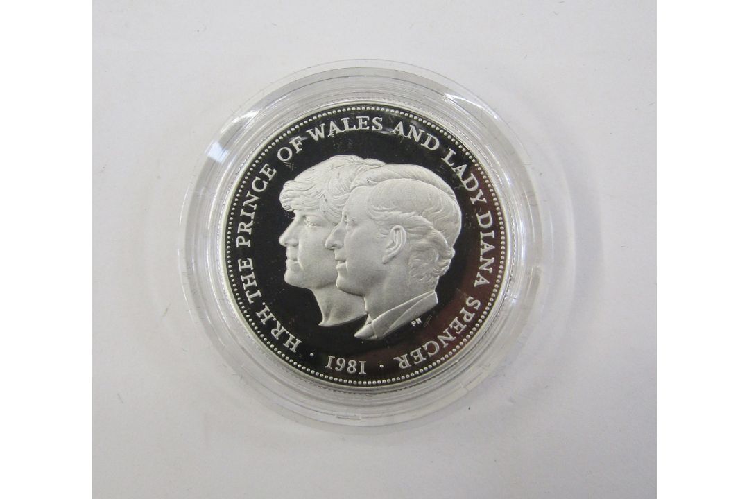 Proof silver coins, a collection of 4 silver Crowns, 1972 EP Crown, 1977 Silver Jubilee Crown, - Image 8 of 10