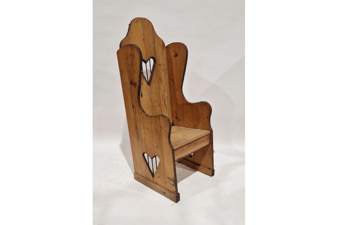 Late 19th/early 20th century pine Arts & Crafts-style lambing chair, with riveted decoration - Image 1 of 2