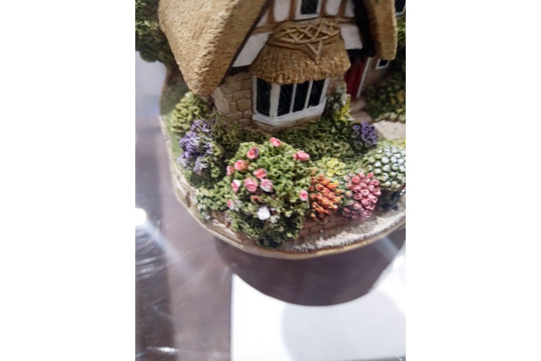 Collection of Lilliput Lane models of houses, castles and villages, including Britain's Heritage, - Image 8 of 16