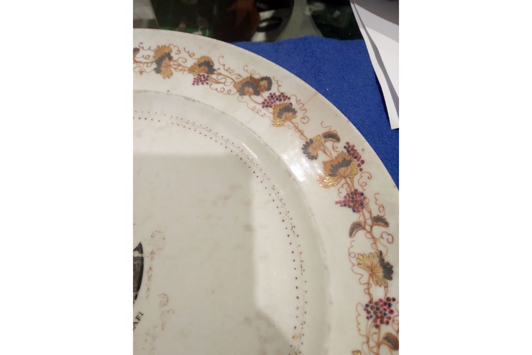 Set of 18th century Chinese export armorial dinner plates, each decorated with a black hatched - Image 9 of 20