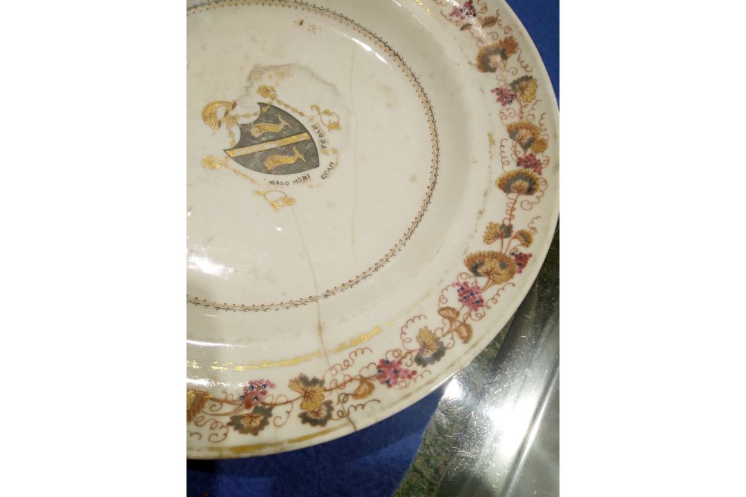 Set of 18th century Chinese export armorial dinner plates, each decorated with a black hatched - Image 2 of 20