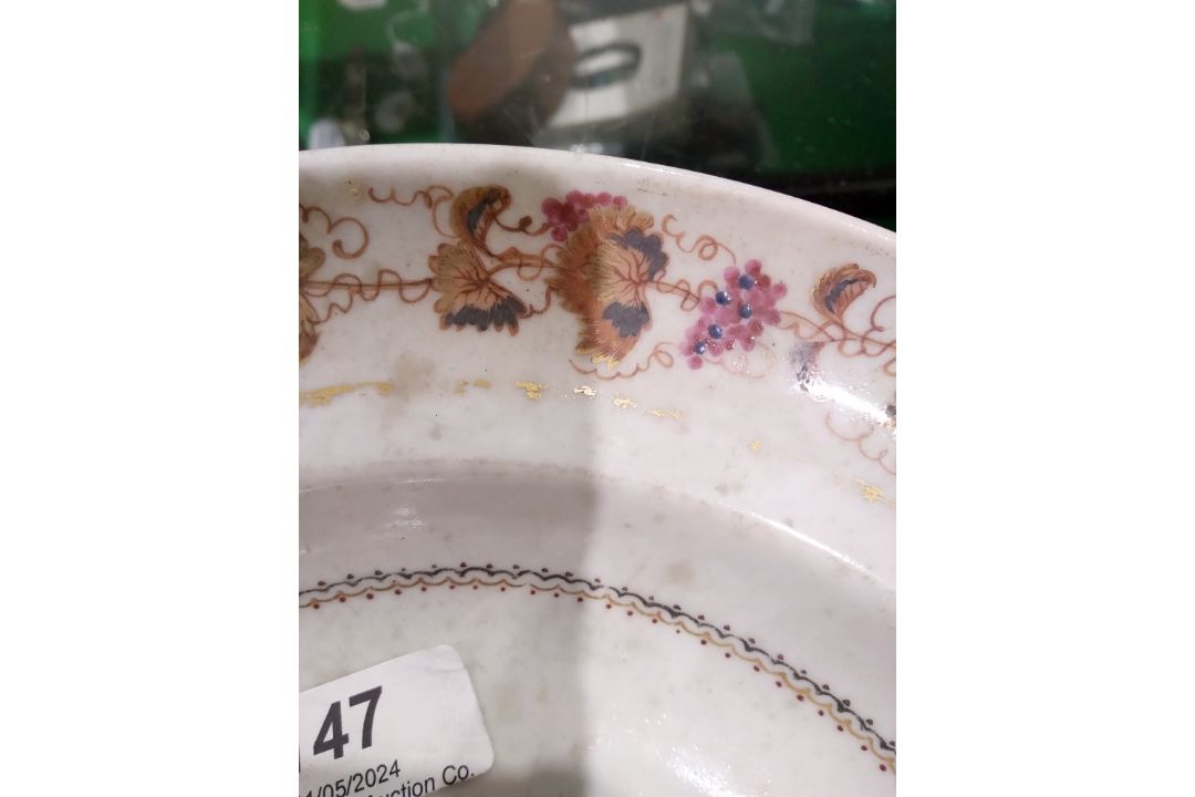 Set of 18th century Chinese export armorial dinner plates, each decorated with a black hatched - Image 4 of 20