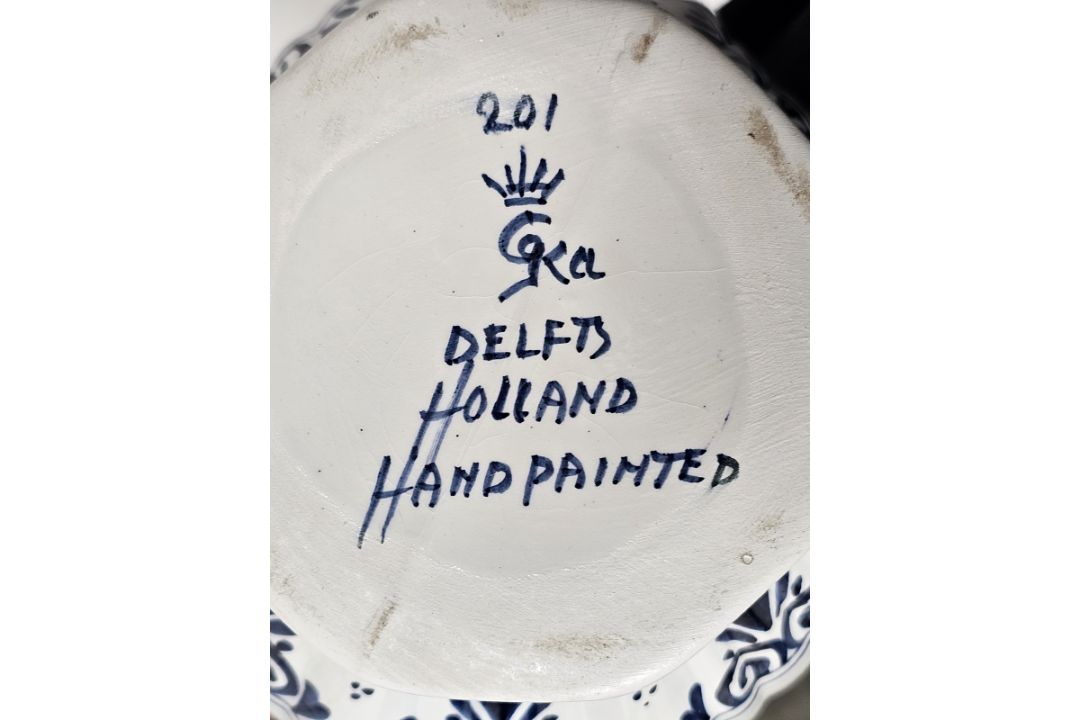 20th century Dutch Delft assembled five vase garniture, blue pattern no.246, Delft Holland & crown - Image 2 of 4