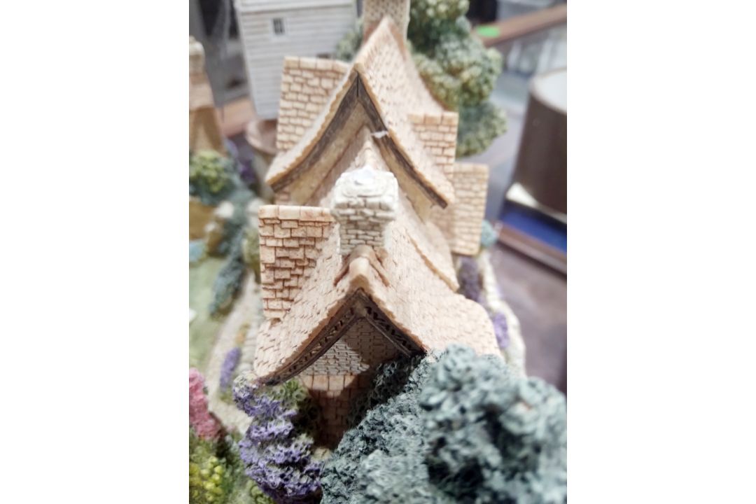 Collection of Lilliput Lane models of houses, castles and villages, including Britain's Heritage, - Image 12 of 16
