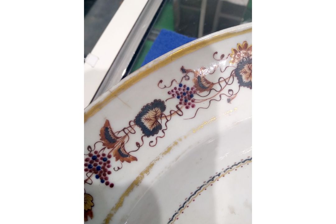 Set of 18th century Chinese export armorial dinner plates, each decorated with a black hatched - Image 6 of 20