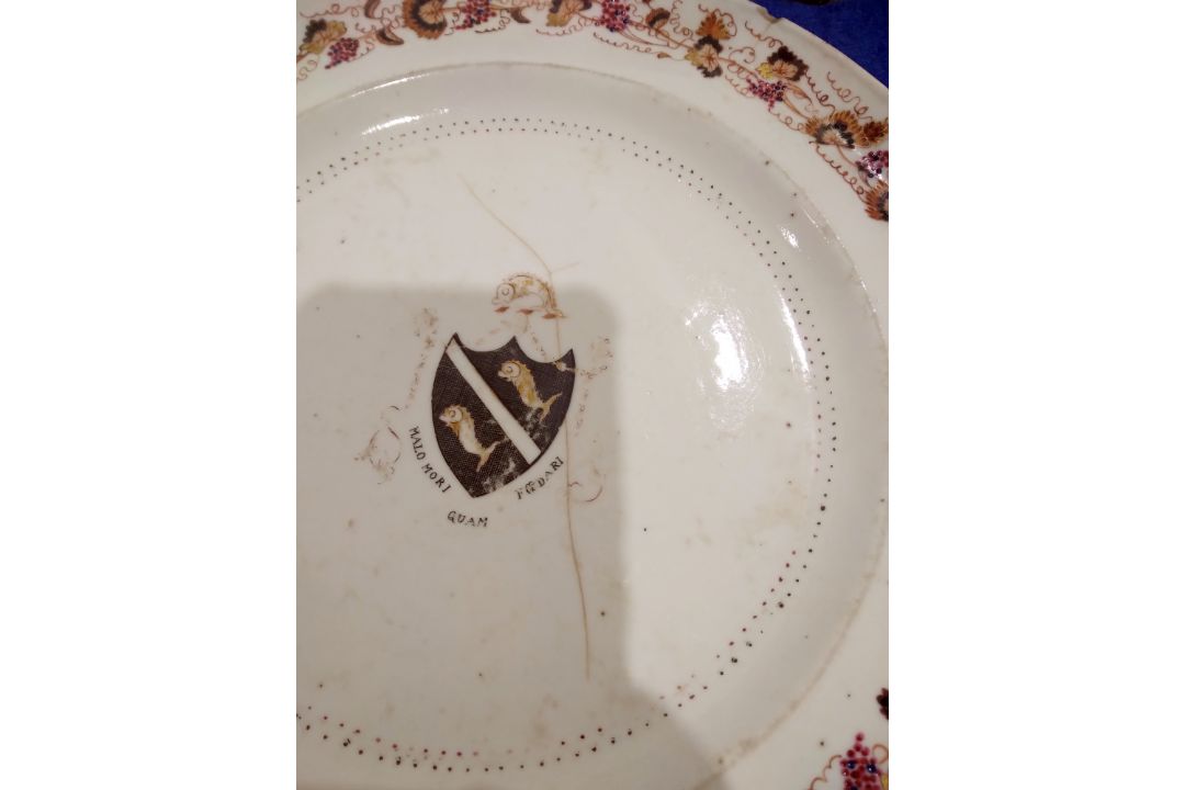 Set of 18th century Chinese export armorial dinner plates, each decorated with a black hatched - Image 10 of 20