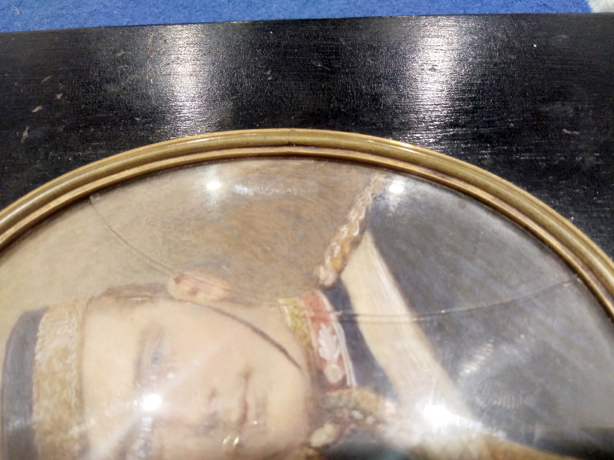 19th century portrait miniature on ivory depicting a soldier in military dress, glazed and mounted - Image 2 of 3