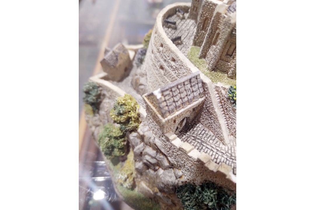 Collection of Lilliput Lane models of houses, castles and villages, including Britain's Heritage, - Image 3 of 16