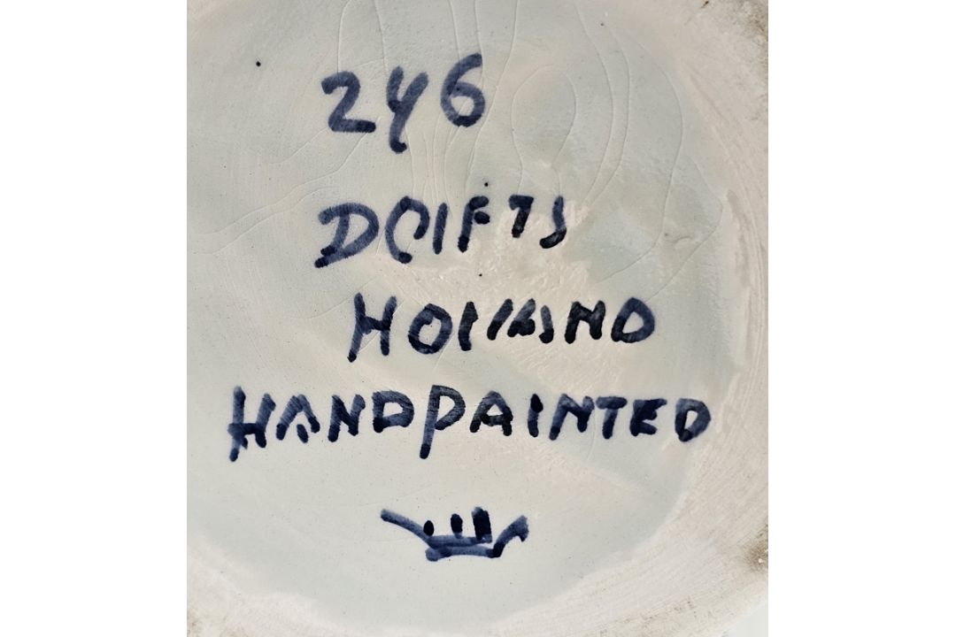 20th century Dutch Delft assembled five vase garniture, blue pattern no.246, Delft Holland & crown - Image 3 of 4