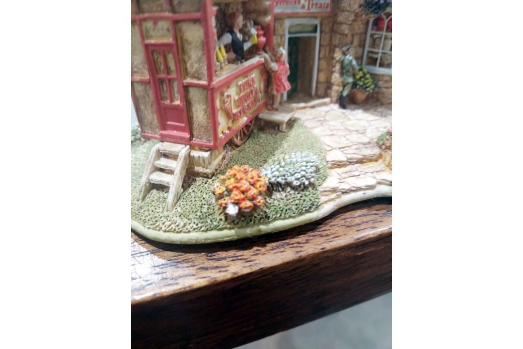 Collection of Lilliput Lane models of houses, castles and villages, including Britain's Heritage, - Image 15 of 16