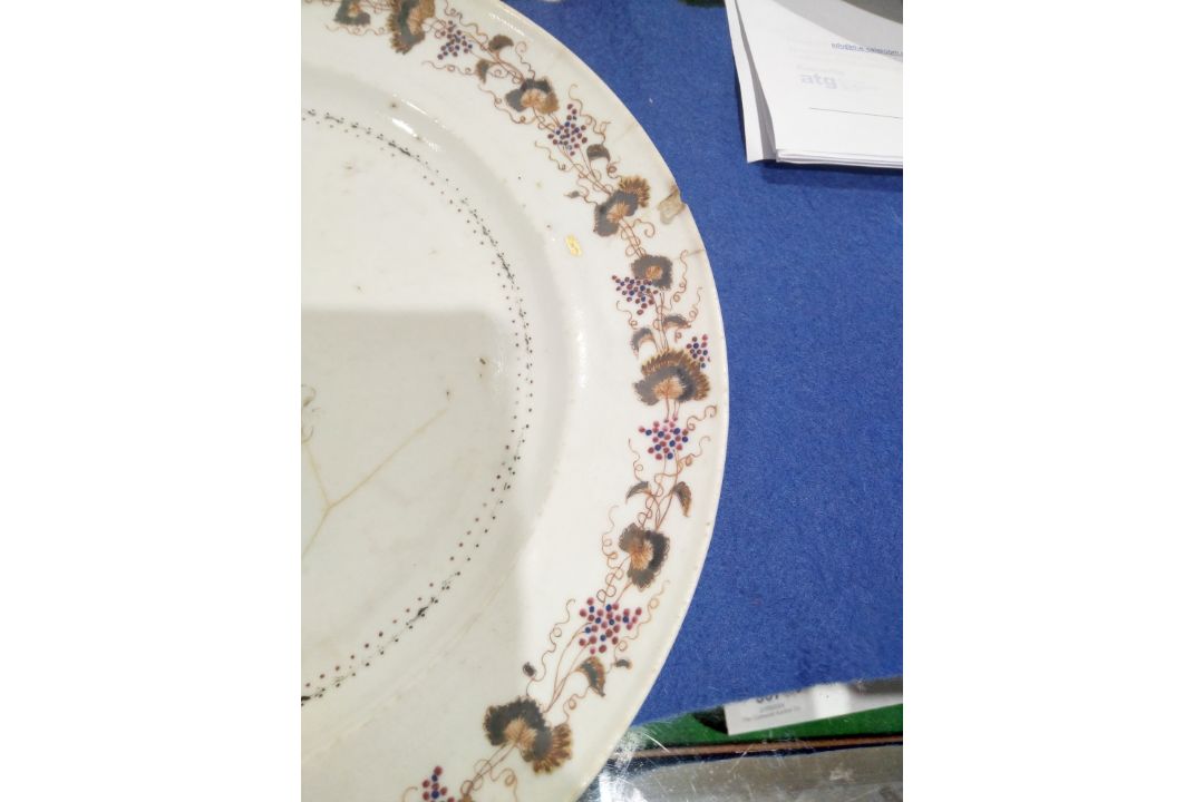 Set of 18th century Chinese export armorial dinner plates, each decorated with a black hatched - Image 16 of 20