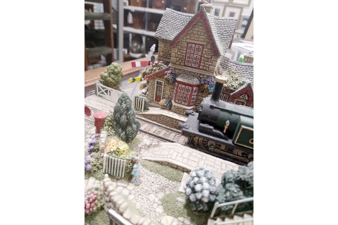 Collection of Lilliput Lane models of houses, castles and villages, including Britain's Heritage, - Image 7 of 16