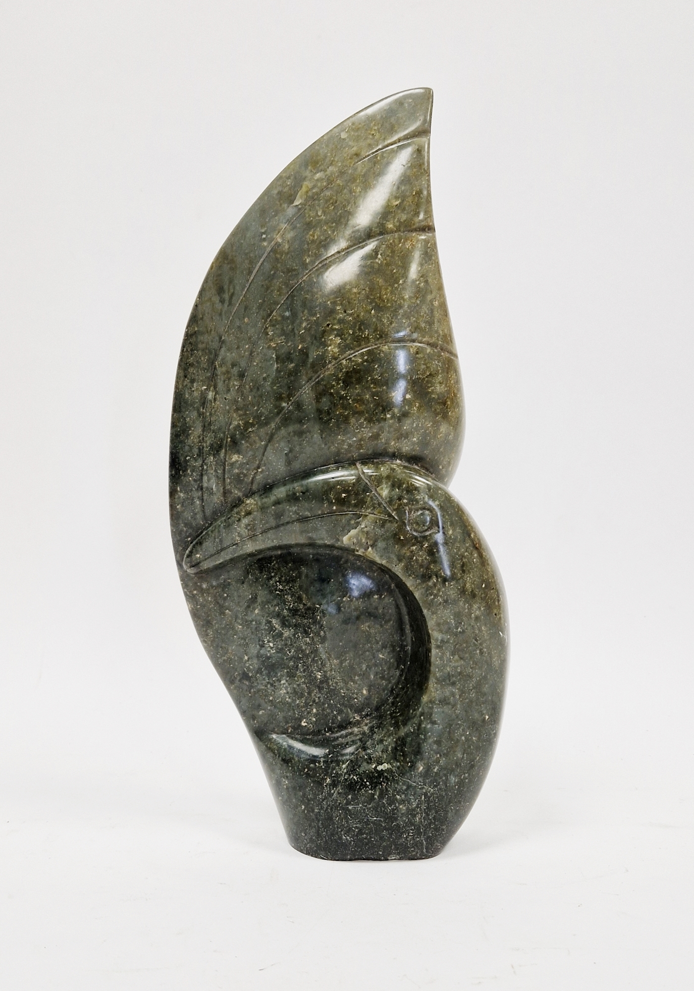Tracy Chatsama (African) green soapstone bird, 13cm high x 14cm wide - Image 5 of 5