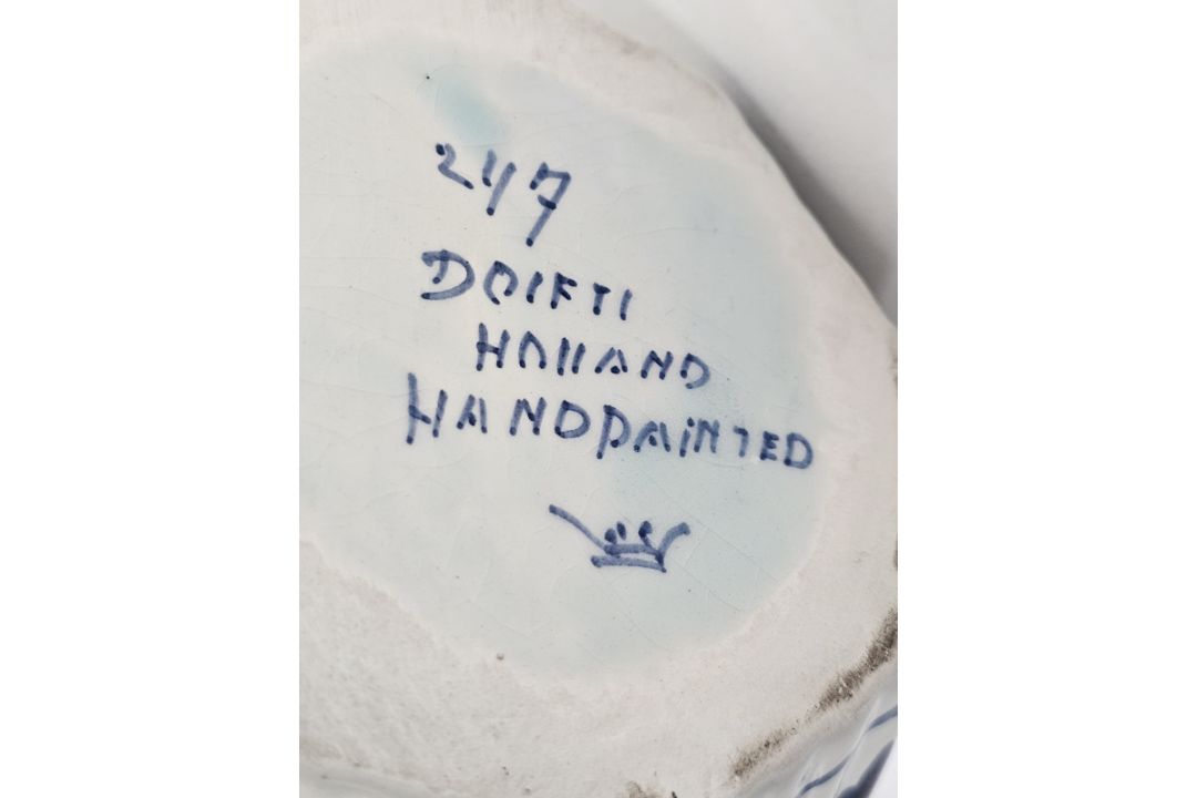 20th century Dutch Delft assembled five vase garniture, blue pattern no.246, Delft Holland & crown - Image 4 of 4