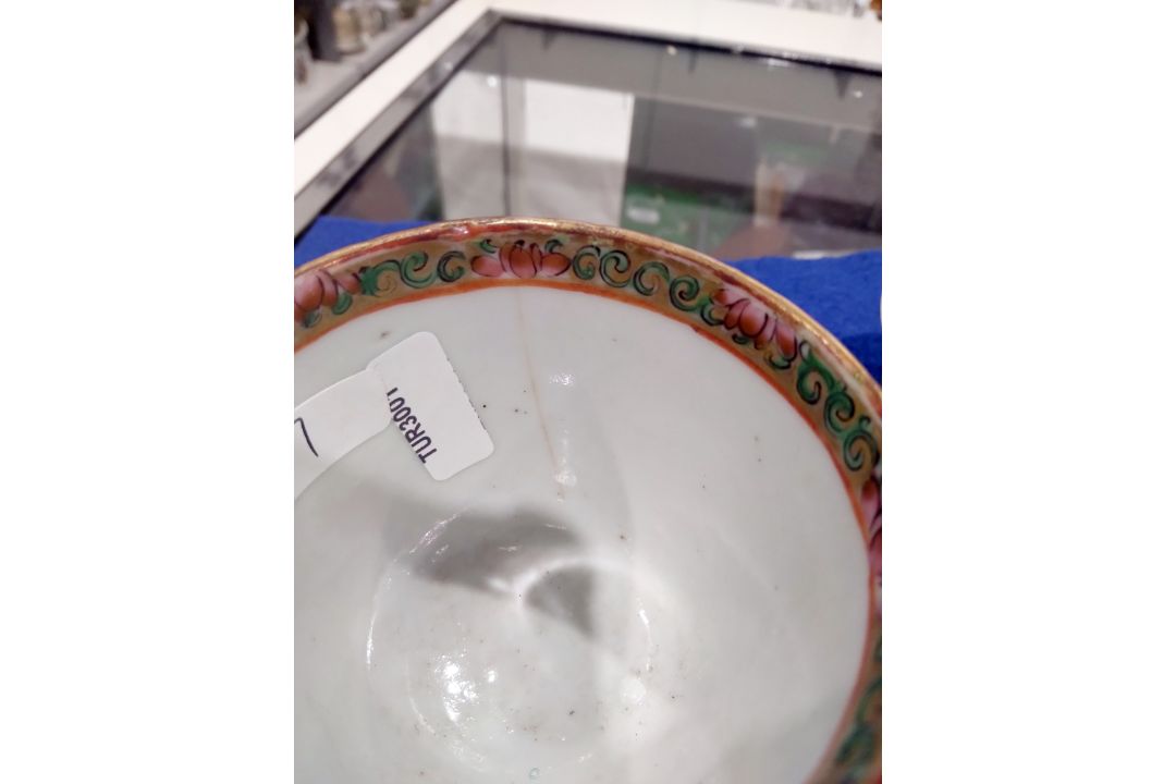 Set of 18th century Chinese export armorial dinner plates, each decorated with a black hatched - Image 19 of 20