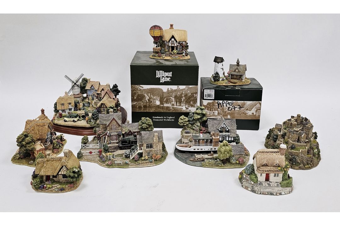 Collection of Lilliput Lane models of houses, castles and villages, including Britain's Heritage, - Image 1 of 16