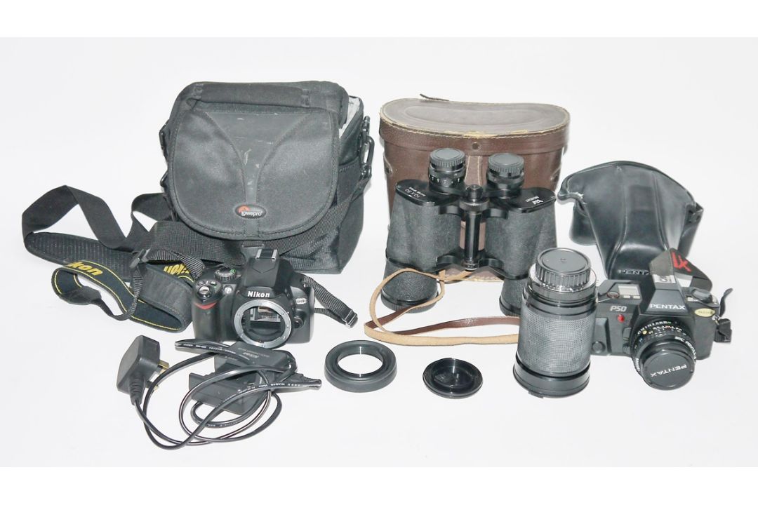 Pentax P50 camera, a Nikon D40X camera and pair of binoculars - Image 1 of 2