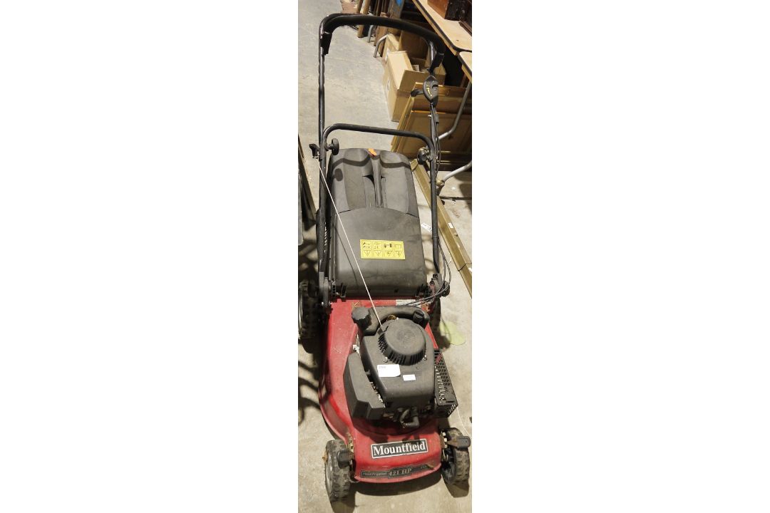 Mountfield 421 HP petrol self-propelled lawnmower