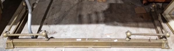 Brass fire curb with spirally twisted and claw surmount