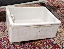 White glazed ceramic Belfast sink