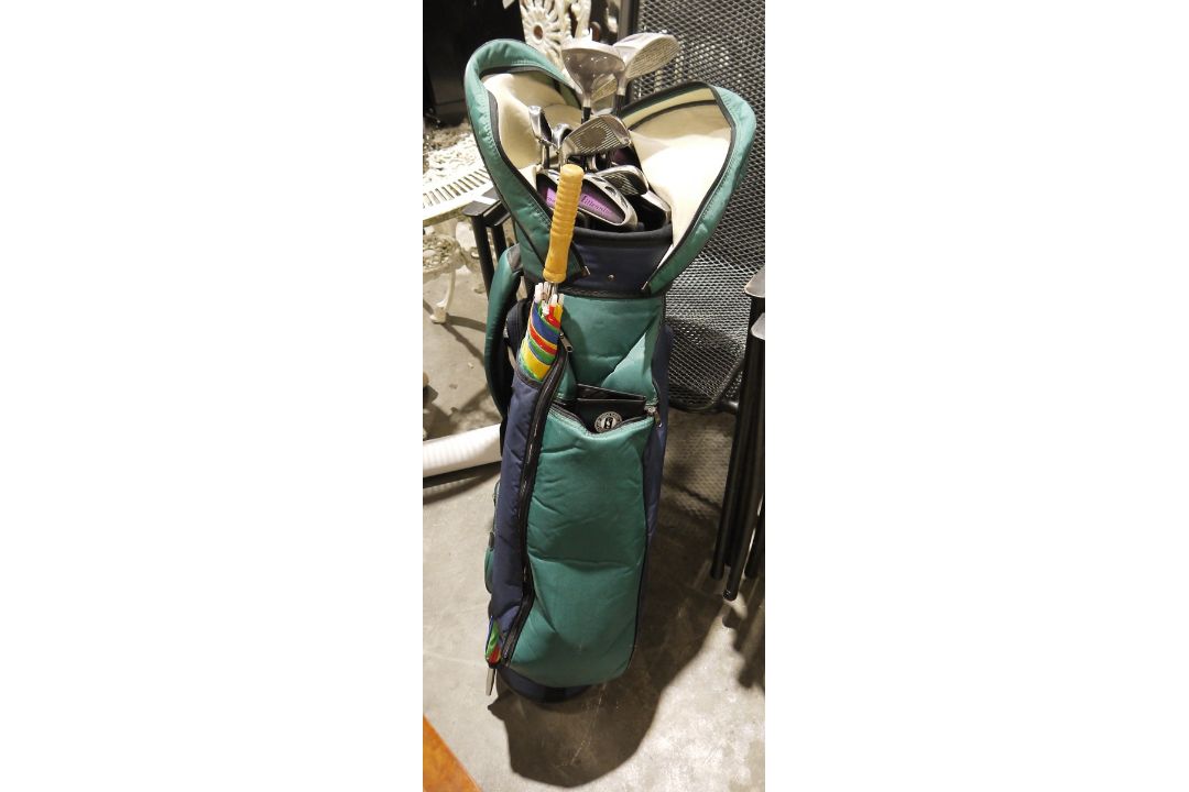 Set of various makes of golf clubs to include Bronte Chipmaster MK1, Titanium Millennium and others, - Image 1 of 2