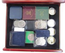 Various commemorative coins including 2 x 51 crowns, 2 x copy (WRL), Elizabeth I crowns, silver