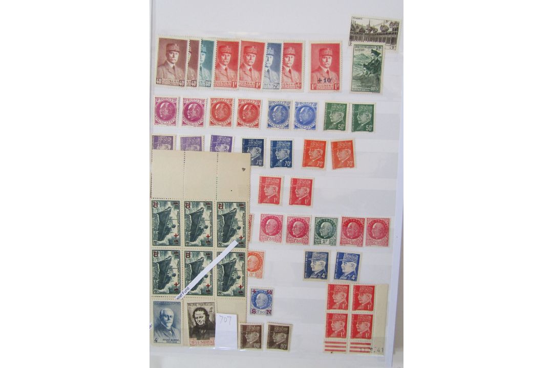 Stamps of France: Large 32 page (double sided) black SG stockbook partially filled with mint - Image 4 of 5
