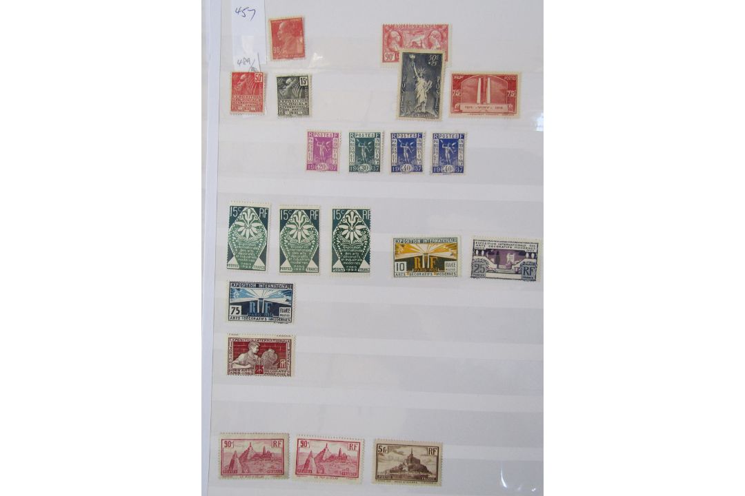 Stamps of France: Large 32 page (double sided) black SG stockbook partially filled with mint - Image 2 of 5