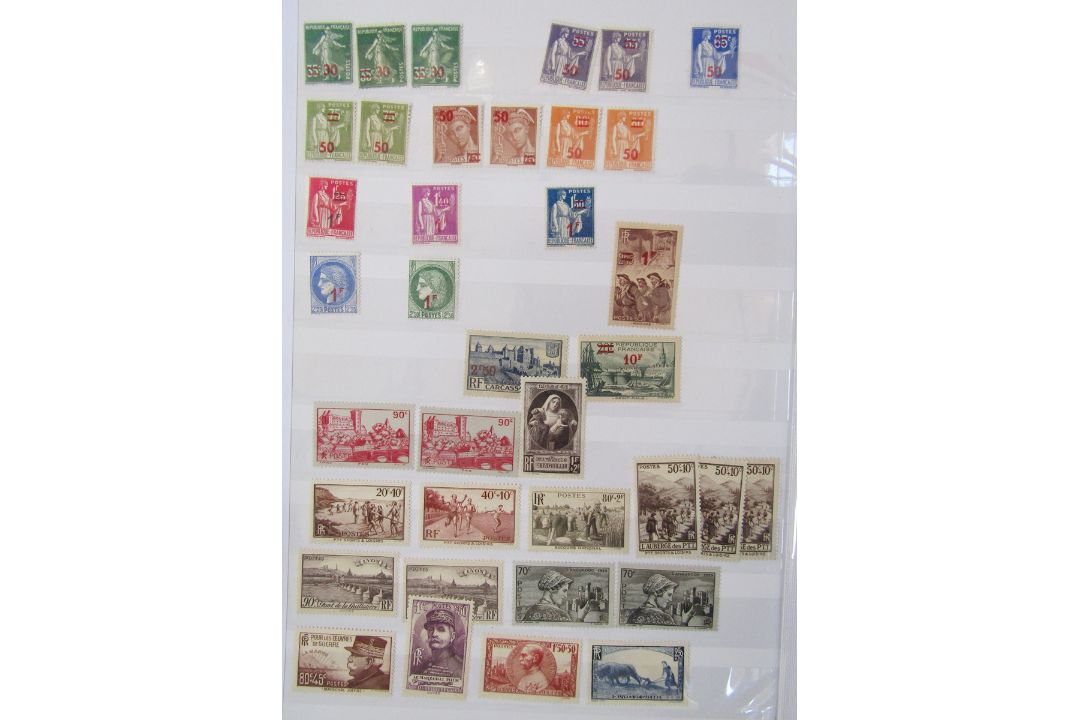 Stamps of France: Large 32 page (double sided) black SG stockbook partially filled with mint - Image 5 of 5