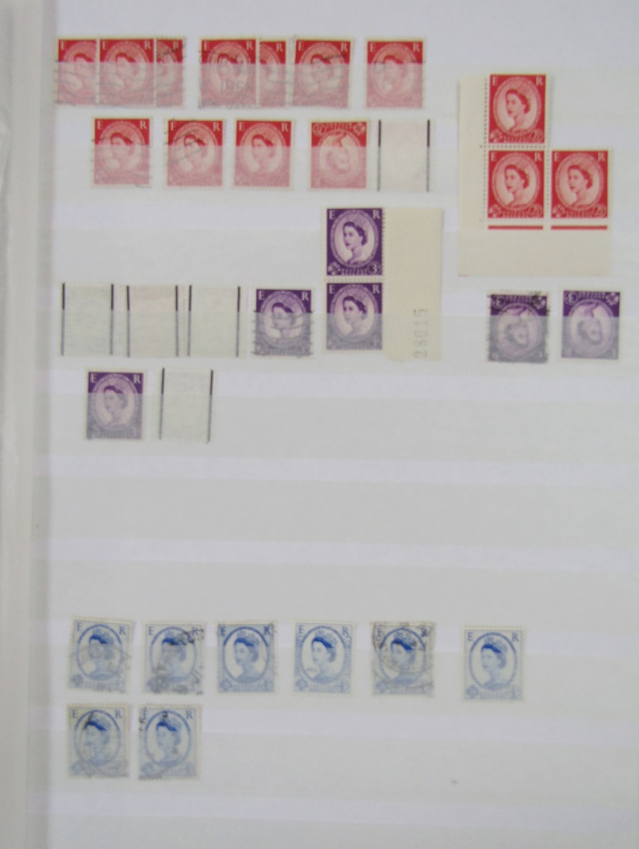 GB stamps: Red stock-book of mint and used Wilding definitives from 1953 onwards with different - Image 4 of 5