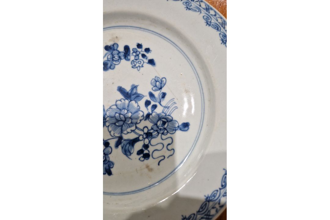 Pair Chinese Imari-style porcelain plates, each with deer to centre, blue and red panelled floral - Image 8 of 13