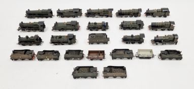 Collection of twelve loose 00 gauge locomotives/engines, some with tenders including Hornby and