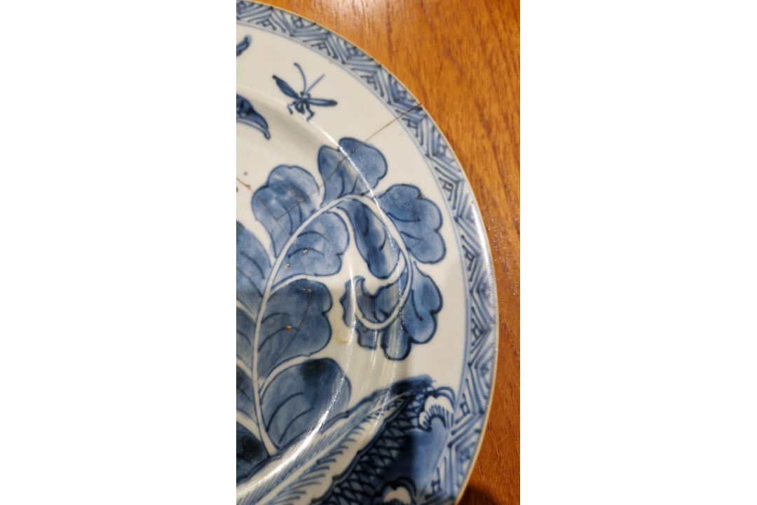Pair Chinese Imari-style porcelain plates, each with deer to centre, blue and red panelled floral - Image 6 of 13