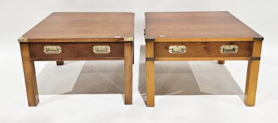 Pair of modern yew wood square campaign-style lamp/side tables, both with brass capped corners and