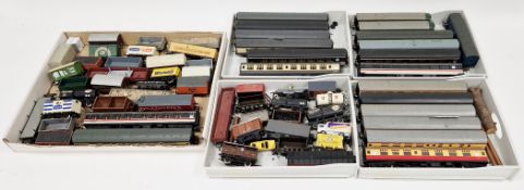 Collection of loose Hornby, Lima and other 00 gauge rolling stock including passenger carriages,