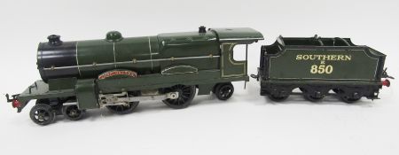 Hornby 4-4-2 electric ‘Lord Nelson’ loco, Southern livery E850 and tender  Condition Report