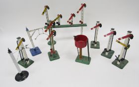Hornby tinplate '0' gauge accessories to include signal gantry with four signals, five further