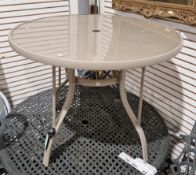Modern painted metal garden dining table of circular form, 94cm diameter and a set of four