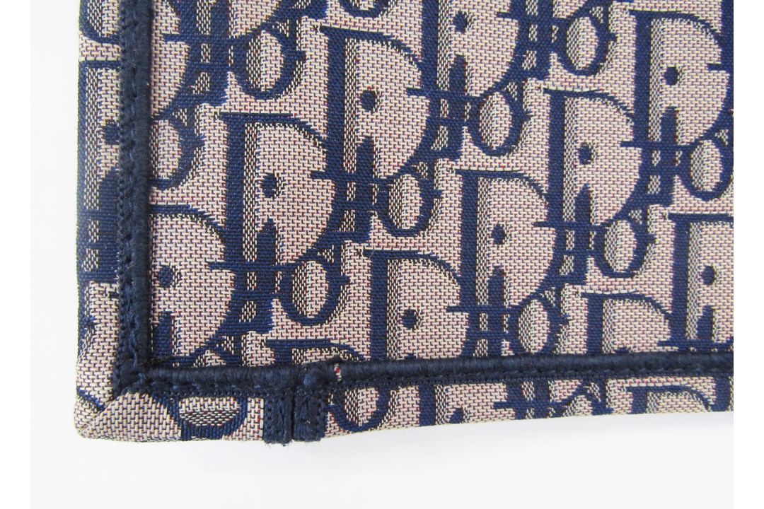 Christian Dior Book Tote bag, woven blue Dior logo and name 'Christian Dior Paris' on one side, - Image 4 of 6