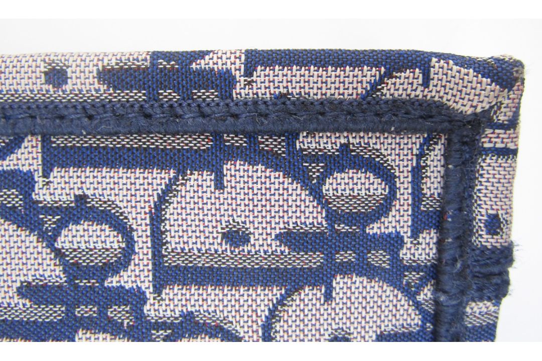 Christian Dior Book Tote bag, woven blue Dior logo and name 'Christian Dior Paris' on one side, - Image 3 of 6