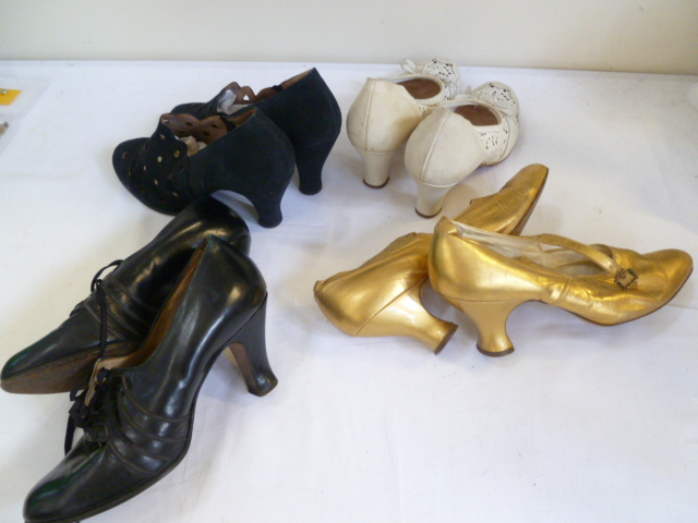 Four pairs of vintage shoes, to include a pair of gold, kid leather 1920's dancing shoes (the buckle - Image 2 of 3