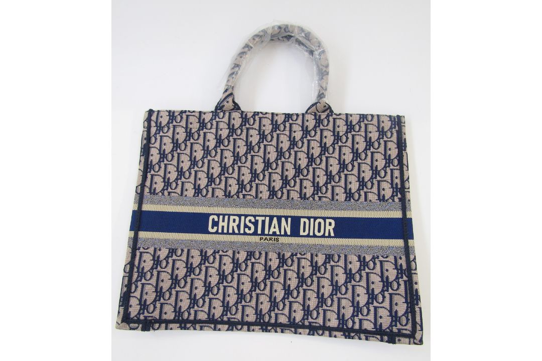 Christian Dior Book Tote bag, woven blue Dior logo and name 'Christian Dior Paris' on one side, - Image 1 of 6