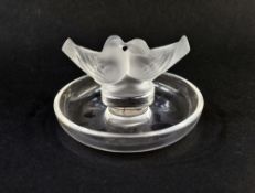 A modern Lalique 'Deux Colombes' glass pin dish, etched 'Lalique France' to base, 9.5cm diameter