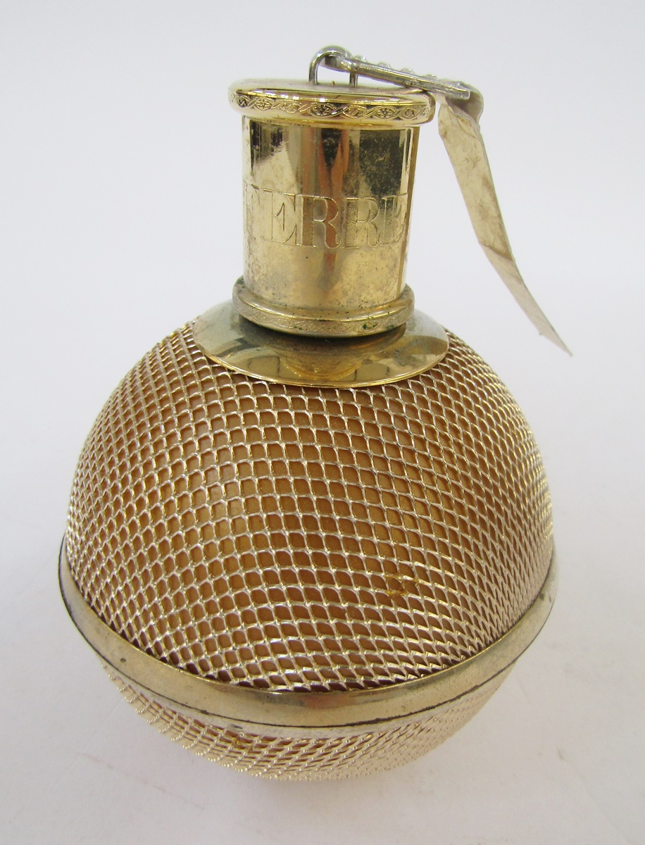 Various perfume bottles to include Guerlain 'Shalimar', 'Jardin de Bagatelles' Lalique 'Clare - Image 3 of 10