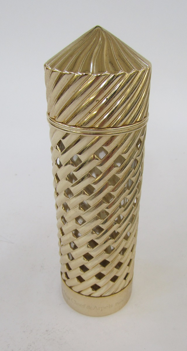 Various perfume bottles to include Guerlain 'Shalimar', 'Jardin de Bagatelles' Lalique 'Clare - Image 4 of 10