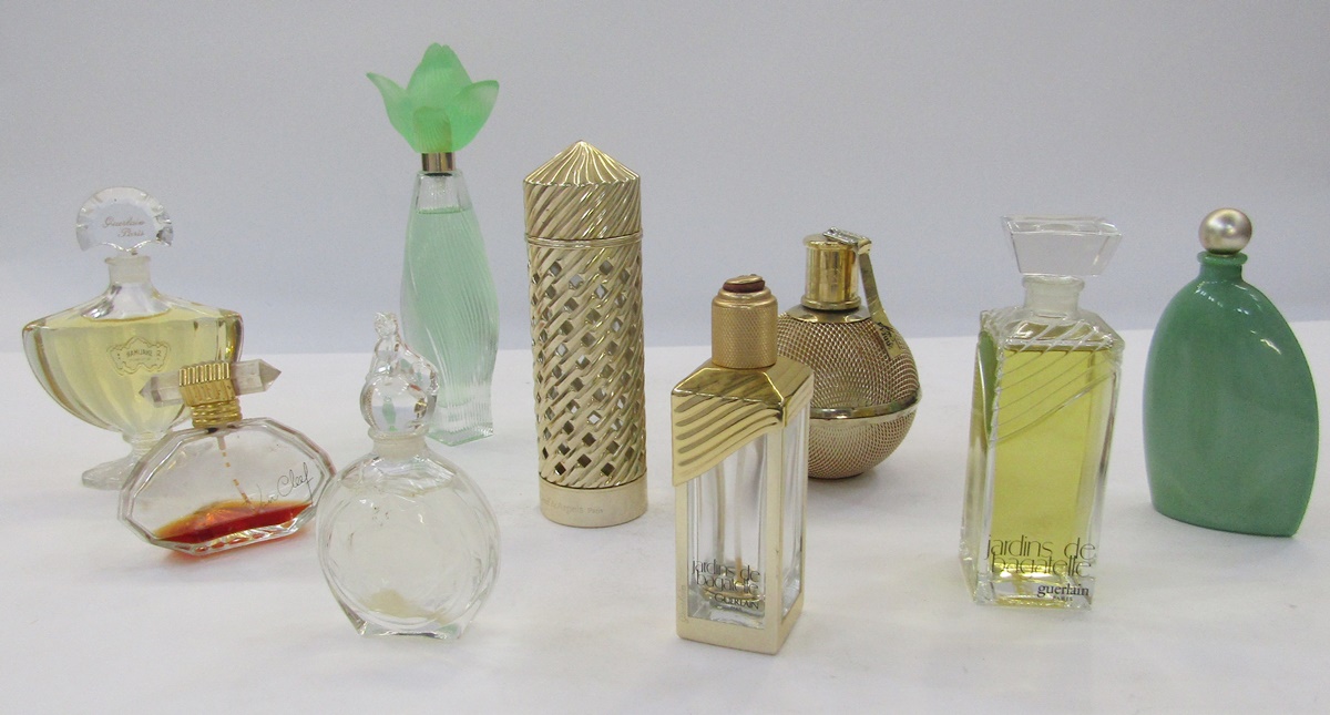 Various perfume bottles to include Guerlain 'Shalimar', 'Jardin de Bagatelles' Lalique 'Clare